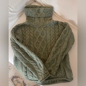 Inis Crafts 100% Merino Wool Medium Olive Green Sweater